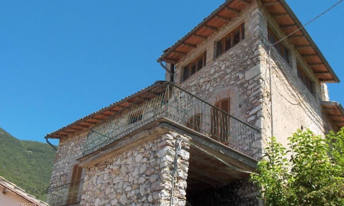 Campello sul Clitunno House | RUSTIC VILLA WITH BEAUTIFUL VIEW OVER THE UMBRIAN VALLEY