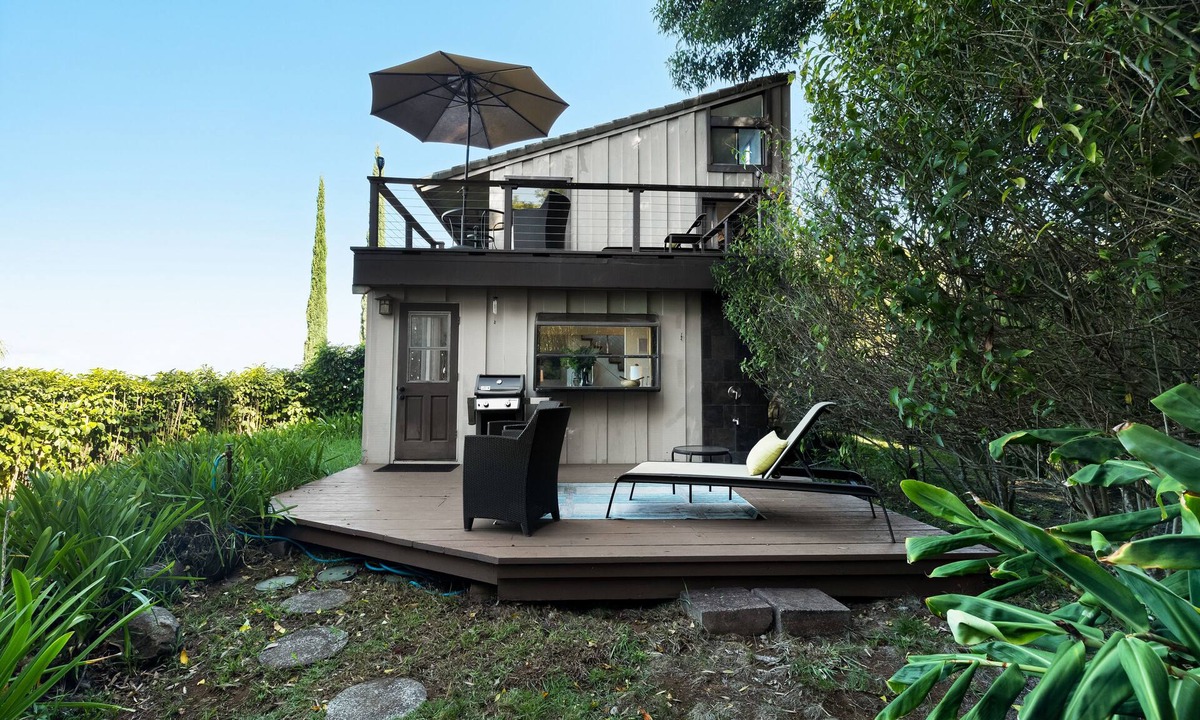 Makawao Cottage | Rustic yet modern Upcountry retreat with breathtaking views!