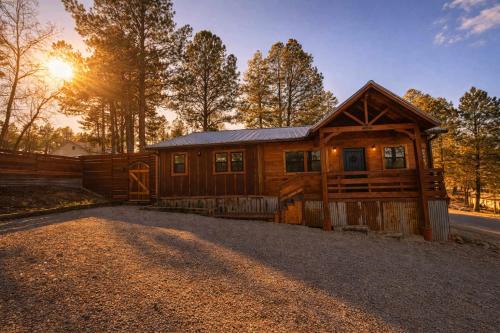 Ruidoso House | Rustline Haus Cabin with Hot Tub Walk