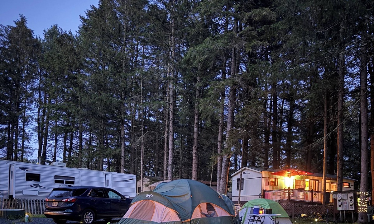 White Mills RV Rental | RV-accessible cozy private campground with pool access near Lake Wallenpaupack