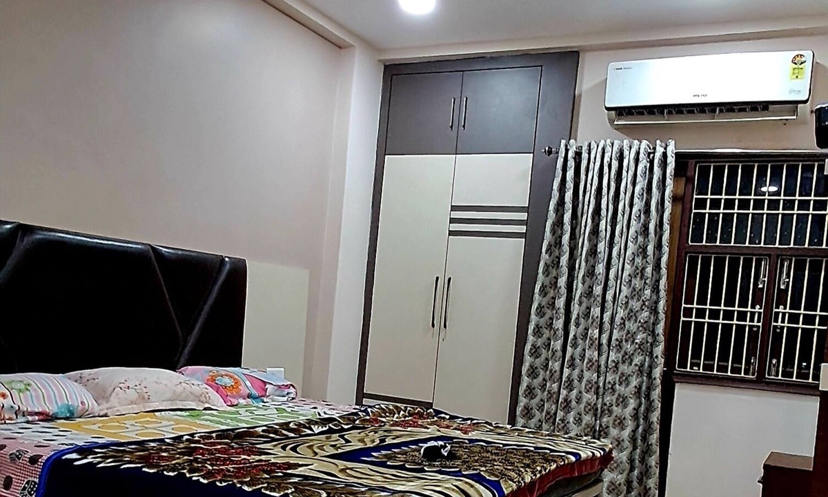 Mahmoorganj Hotel | RvINN.