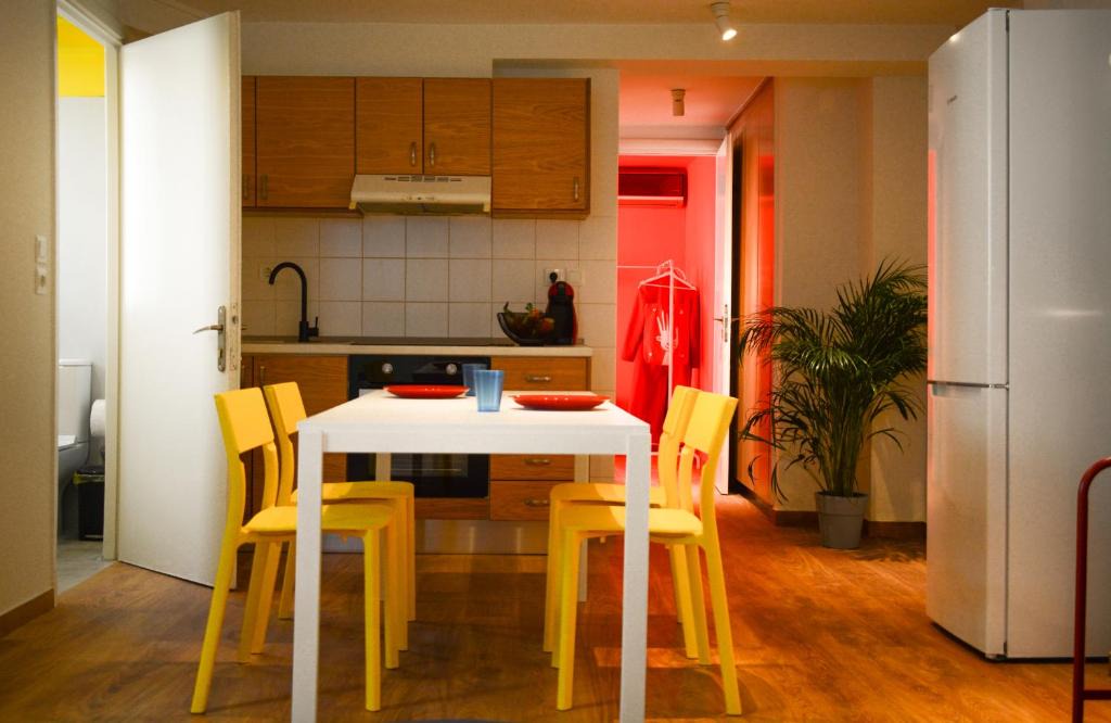 Patras Apartment | RYB Colour Apartment