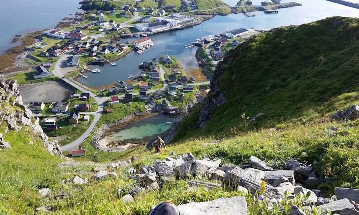 Hasvik Cottage | Sørøya Havfiskecruise AS - Elfridastuat