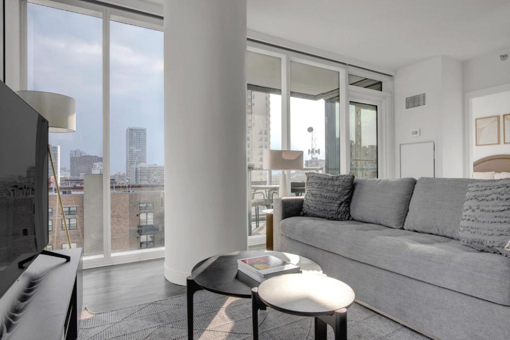 South Loop Apartment | S Loop 1BR w Lounge Pool Gym nr Grant Park CHI-495