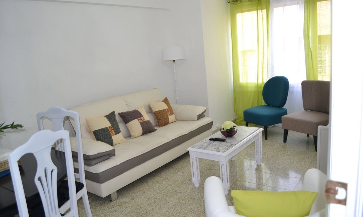San Anton Apartment | (s2) - Bright modern 3 Bedroom Flat Sleeps 6 City center and beach 10-12 minutes