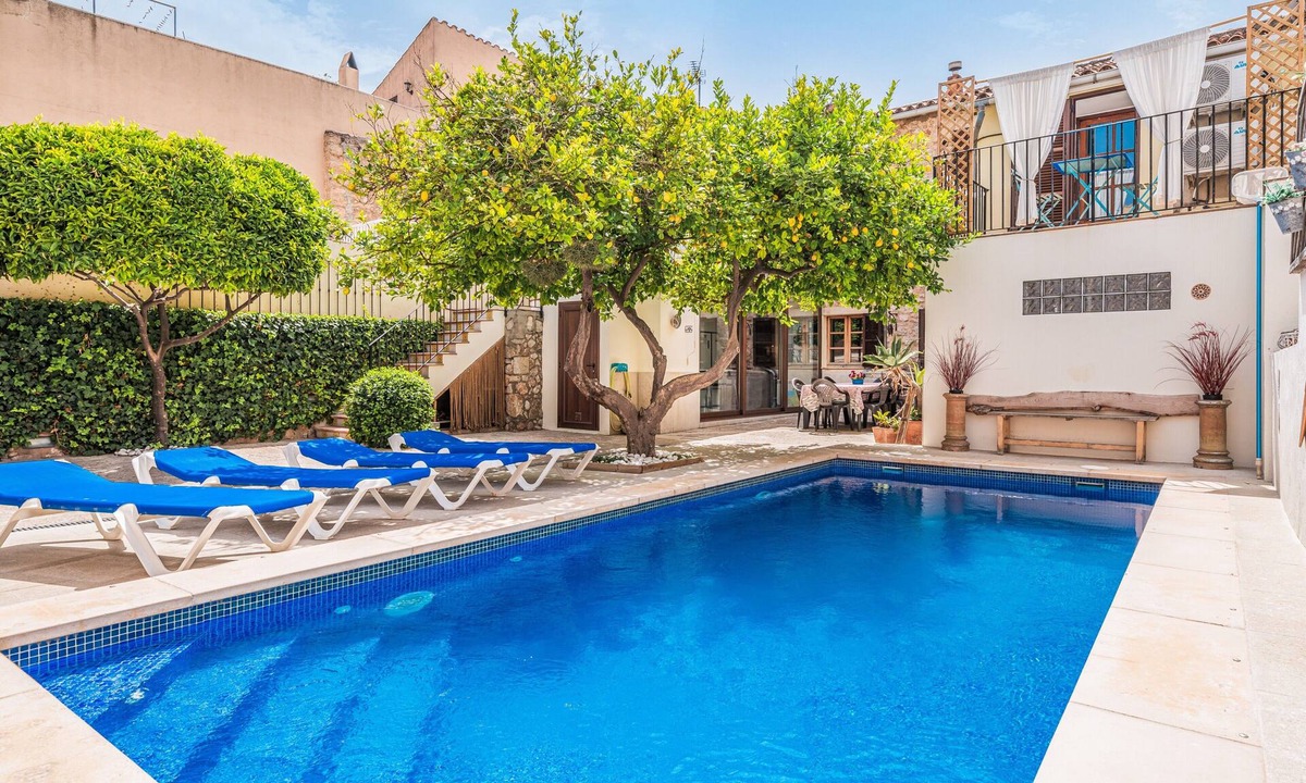 Binissalem House | Sa Llimonera de Binissalem, Holiday Home with Pool, 6 Bedrooms & Air Conditioning