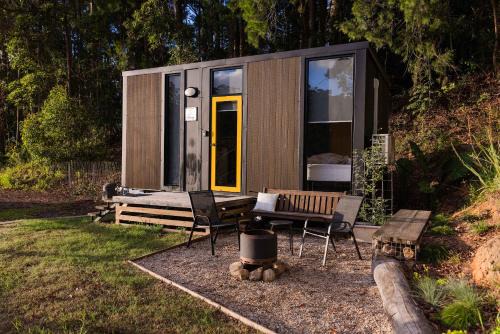 Lower Beechmont House | Saddle House by Tiny Away