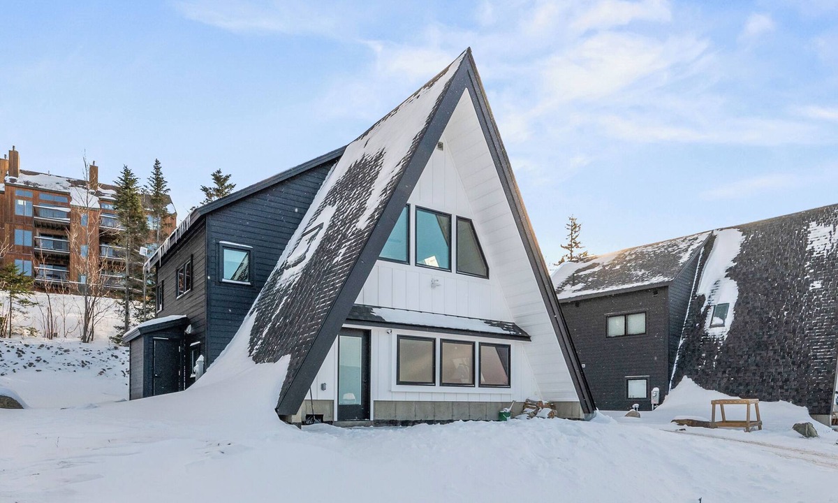 Rangeley House | Saddleback Parmachanee 22- easy ski-in/out location on Saddleback!