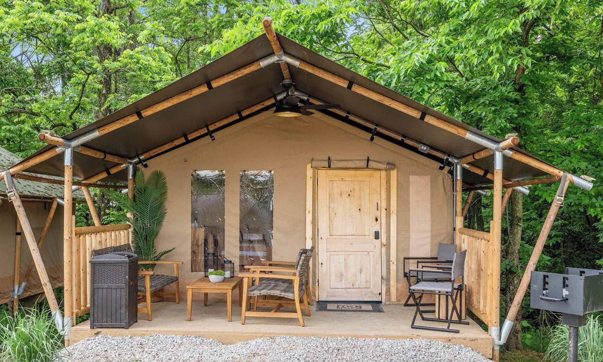 Williamstown RV Rental | Safari Tent D at Eden Reserve - Near Ark