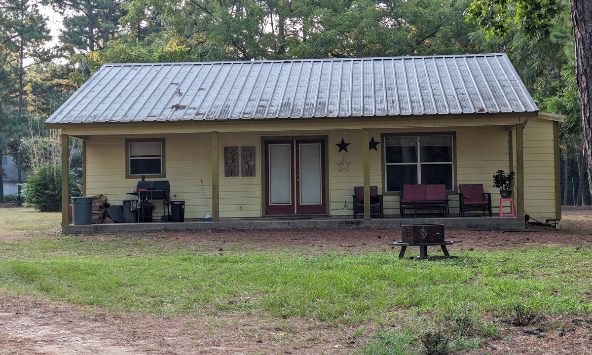 Montgomery House | SafariShoresCottage Aggie football TAMU Renaissance Festival AWESOME