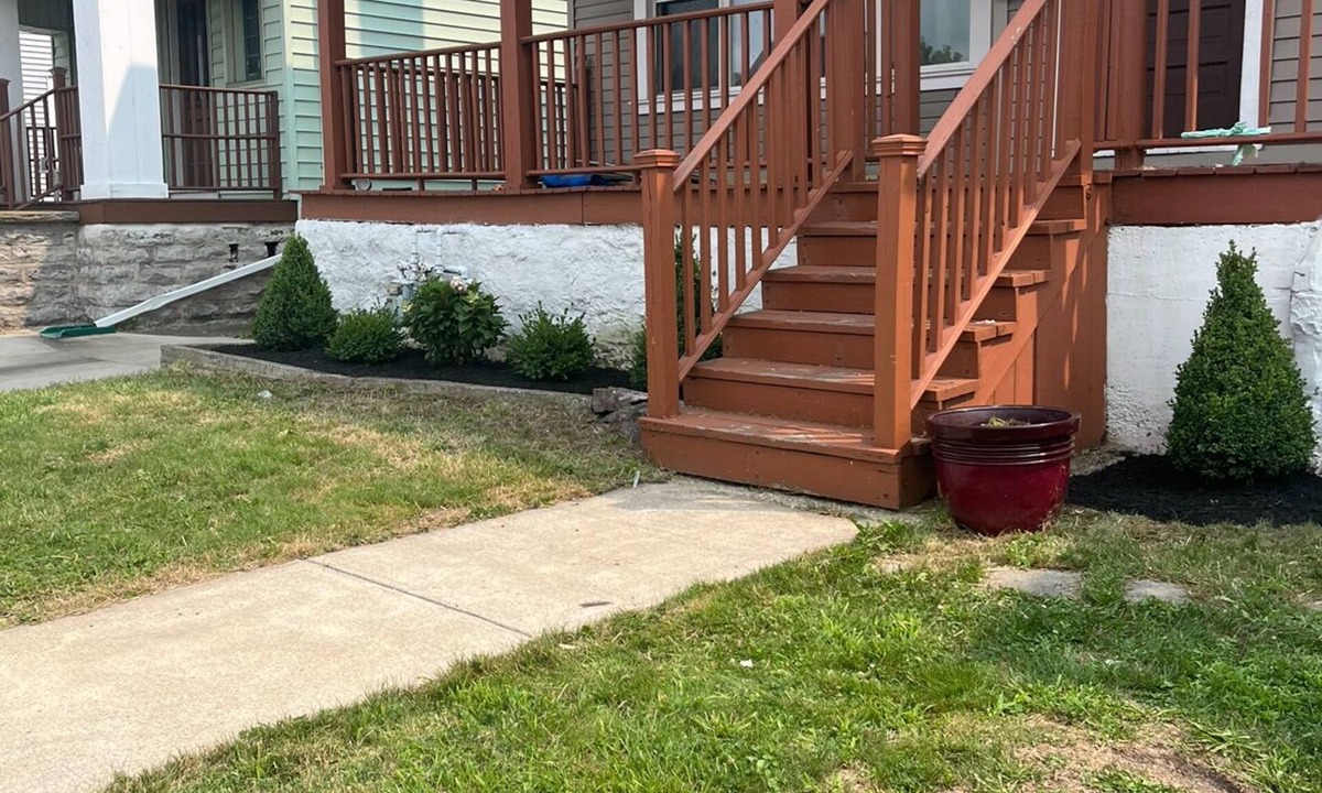 North Buffalo Apartment | Safe and secure 3 bedroom 1 bathroom premium loft, and location. With driveway