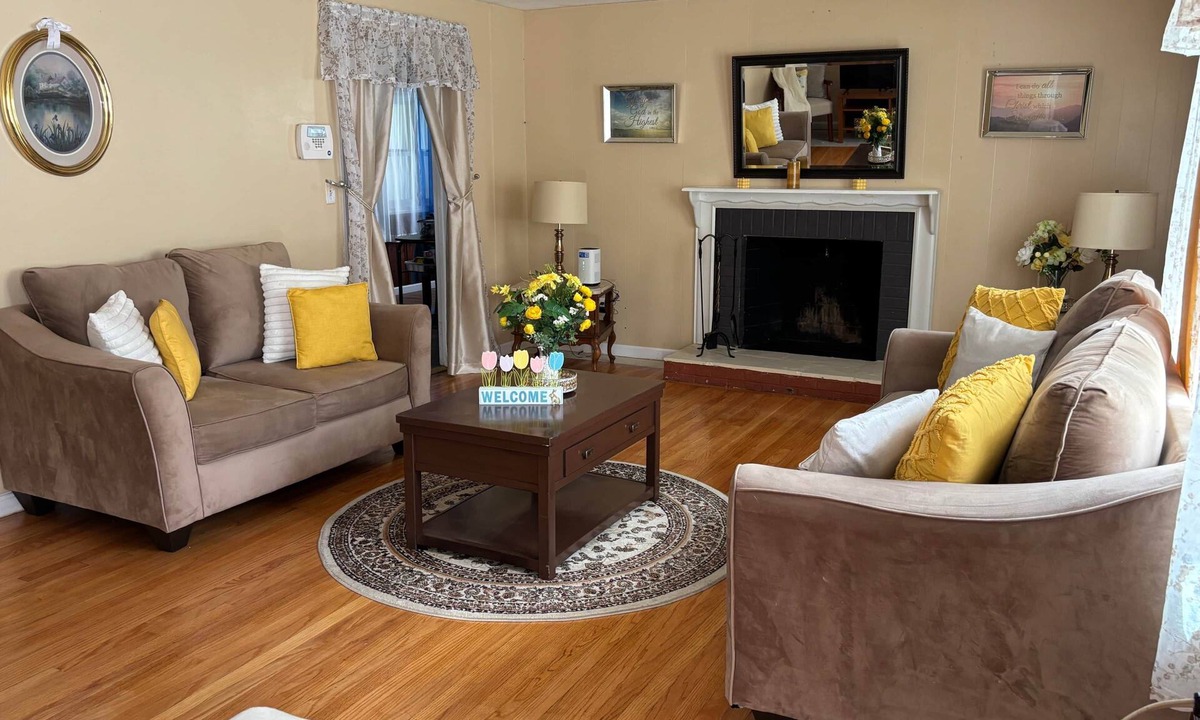 Springfield House | Safe & Quiet 3BR Cape: Sunroom Office + Yard