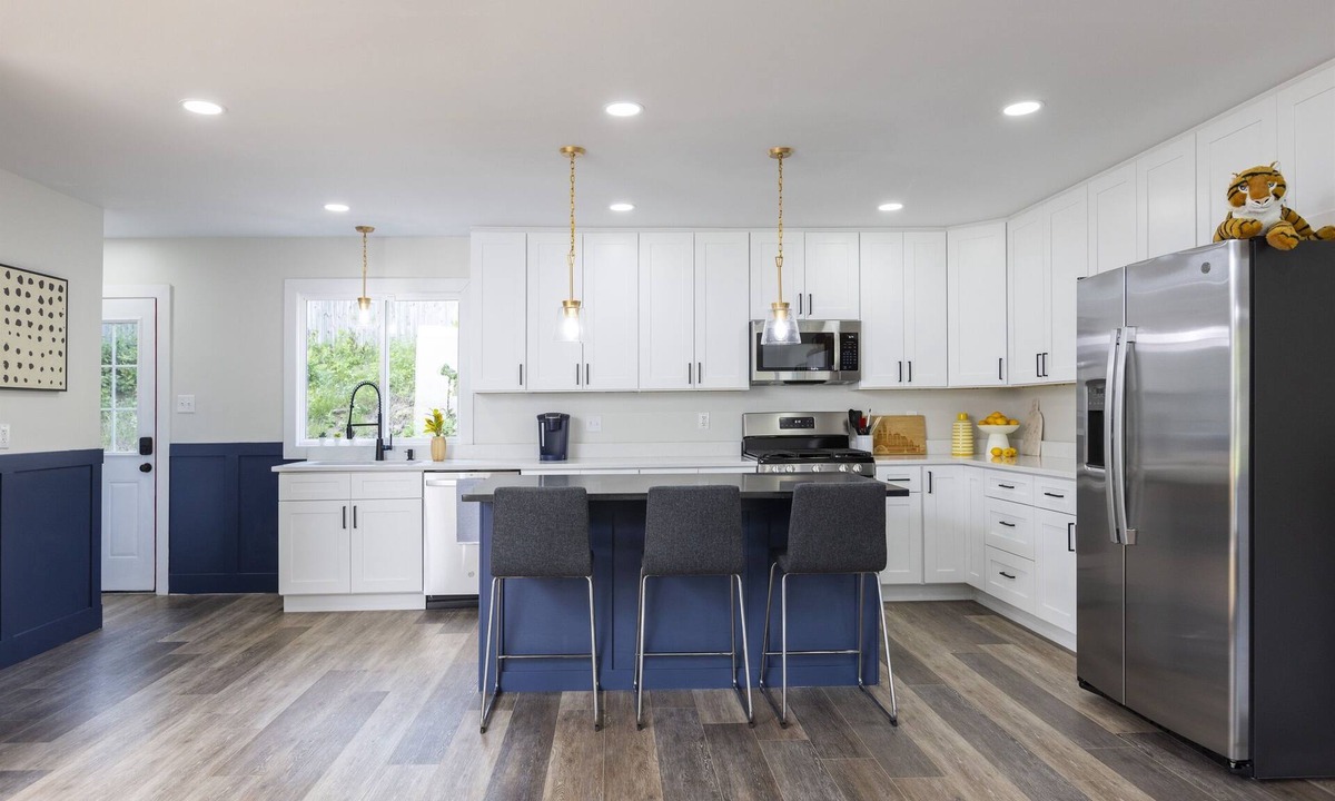 Mount Washington House | safe quiet neighborhood spacious 2000ft²+ free onsite parking king air hockey