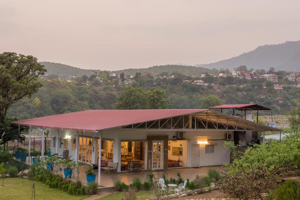 Bullawala Villa | SaffronStays Doon Valley View, Dehradun - with in-house cook, lawn, bonfire and barbeque