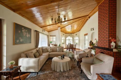 Wellington Villa | SaffronStays Oakridge Cottage