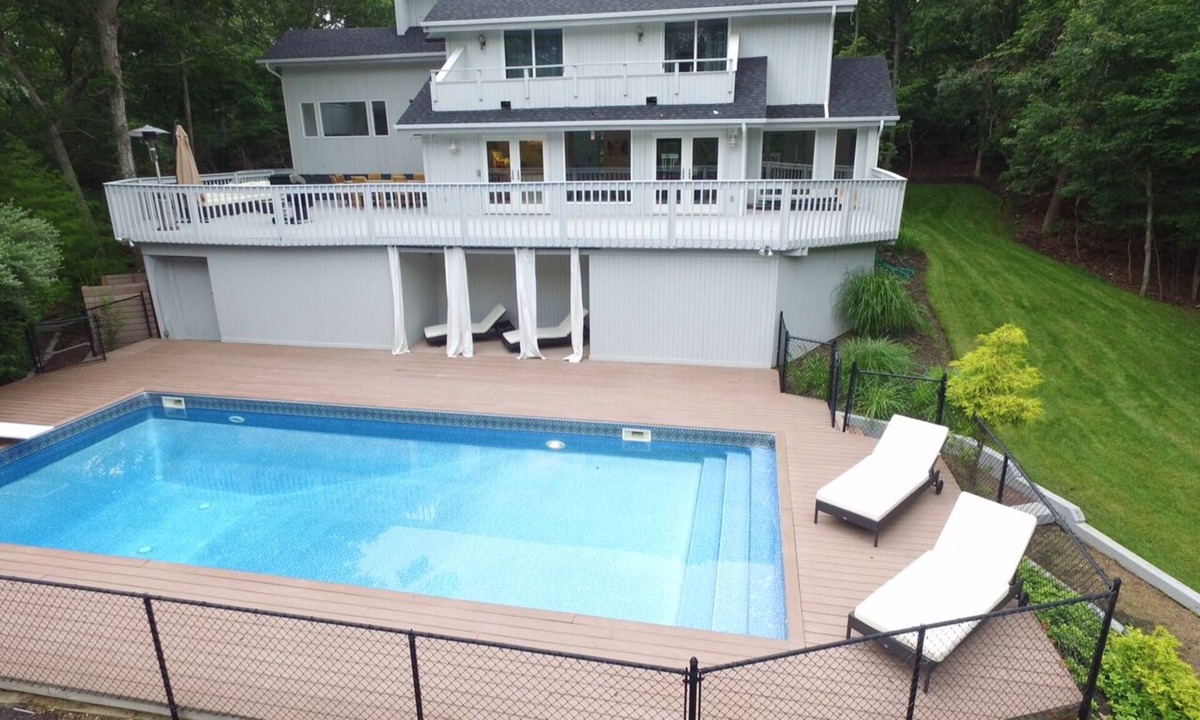 Noyack House | Sag Harbor - Beautiful 5BR, 3.5BR home with heated pool, wooded private backyard