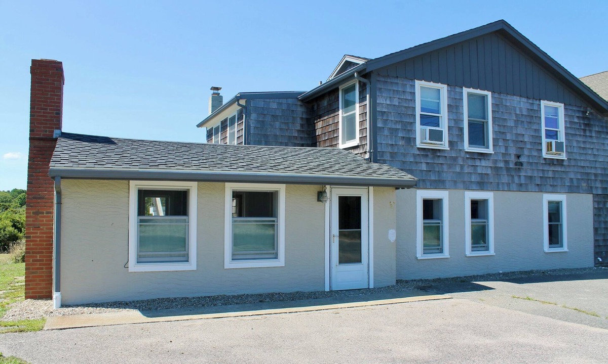 Sagamore Beach Cottage | Sagamore Beach large group rental, steps to private beach!