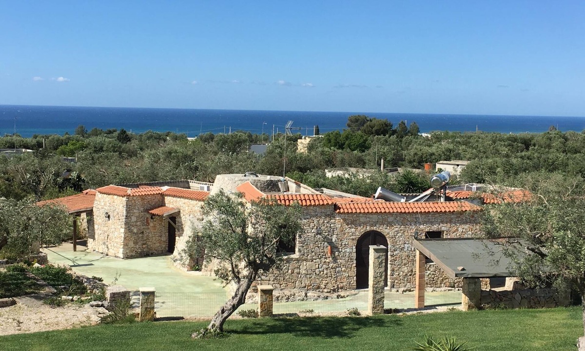 Marina di Pescoluse House | Sage beach trullo in Pescoluse
