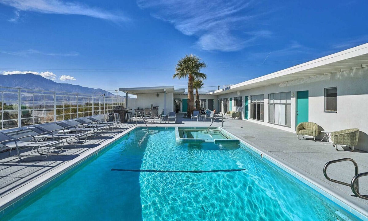Desert Hot Springs Hotel | Sagewater Springs - Adult Only