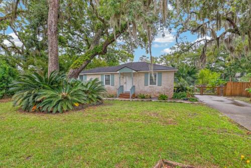 Saint Simons Heights House | Sago Palm Cottage