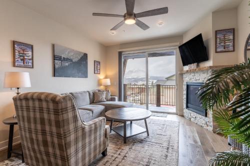 Dillon Apartment | Sail Lofts #303