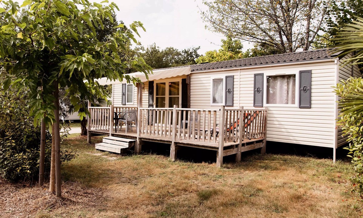 Saint-Laurent-de-Medoc House | SAINT-ESTEPHE Mobile Home: 3 bedrooms, 2 bathrooms, sleeps 6