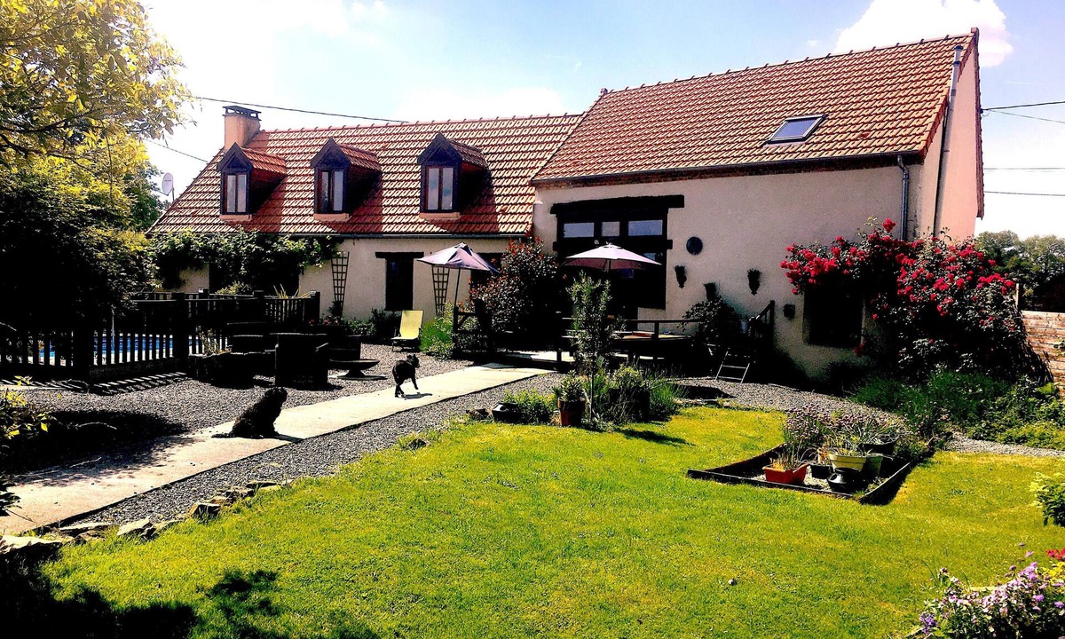 Saint-Saturnin House | Saint-Saturnin 3-Bed Home, Sleeps 10, Pool, Garden