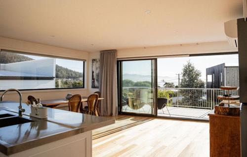 Bicheno House | SALT #2 - Rear Unit