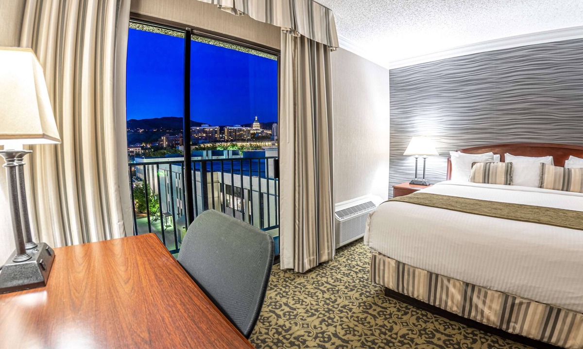 Downtown Salt Lake City Hotel | Salt Lake Plaza Hotel SureStay Collection by Best Western