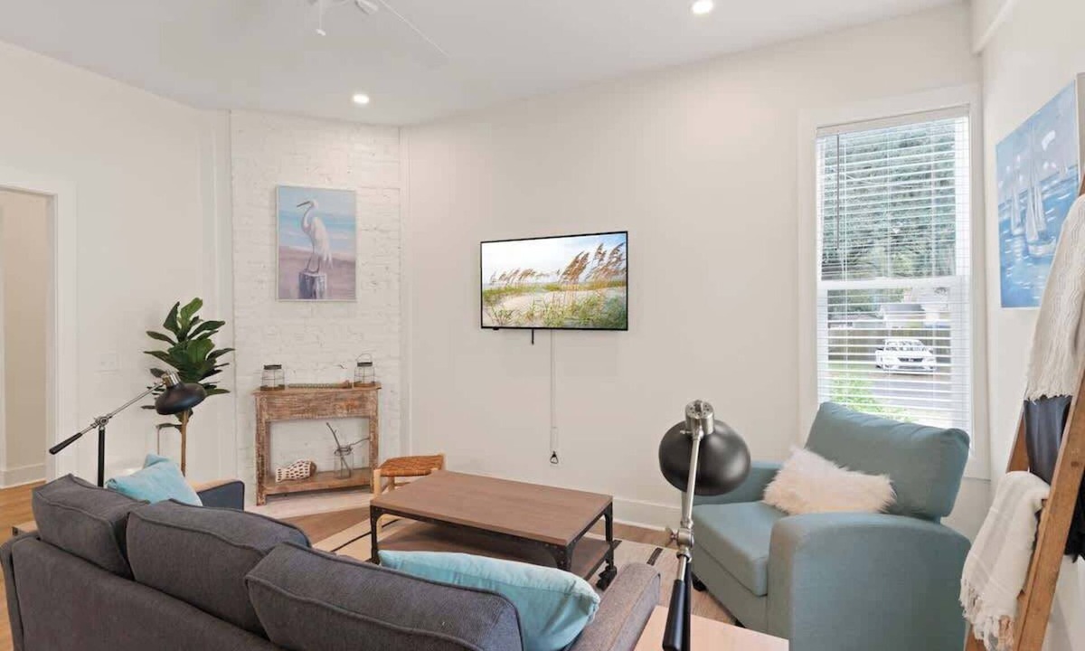Brunswick House | Salt on Wolfe - 15 Min to Beach/Near Restaurants