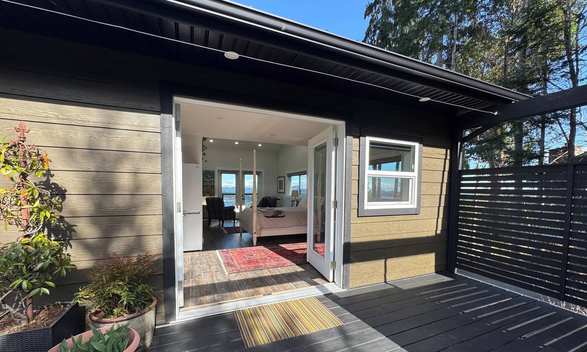 Salt Spring Island Apartment | Salt Spring Sunrise