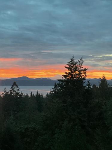 Salt Spring Island House | Salt Spring Sunrise