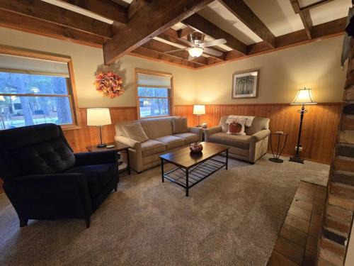 Thompsonville House | Saltbox