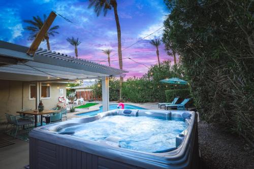 Indio House | Saltwater Pool - HotTub - Games - Good Vibes Only!