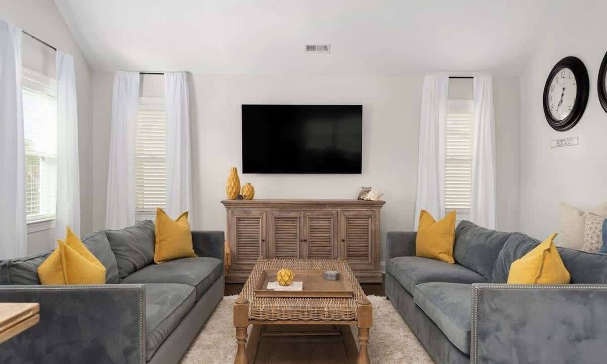 Colington House | Salty SolMate | Hot Tub, Steps to Sound & Sunsets