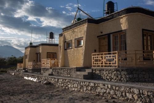 Man Hotel | Sama Pangong