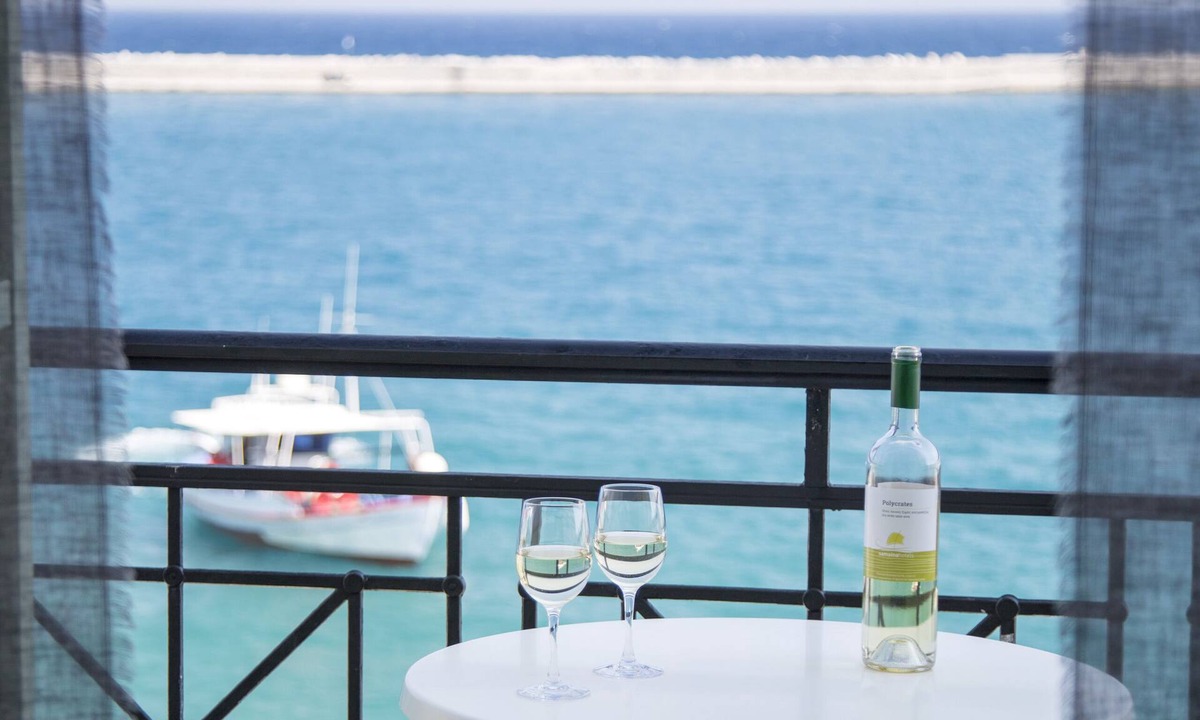 Karlovassi Hotel | Samaina Port