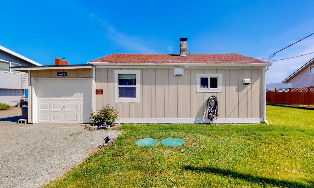 Bow House | Samish Bay Cottage | Bayfront home in Bow with gorgeous view