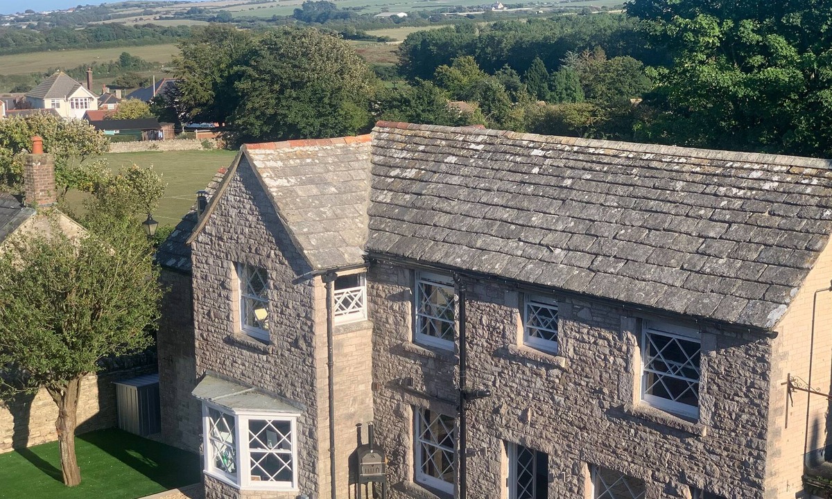 Langton Matravers Cottage | SAMPHIRE COTTAGE, pet friendly, with a garden in Langton Matravers