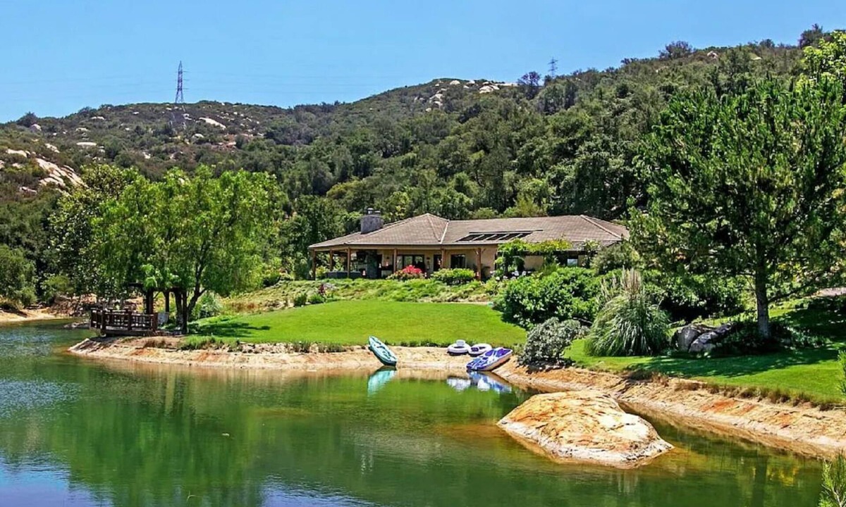 Fallbrook House | San Diego -Fallbrook- LAKEFRONT resort Style Lakehouse w/Pool,Spa, Beaches close