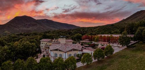Castelluccio Superiore Hotel | San Raffaele Hotel Restaurant & Resort
