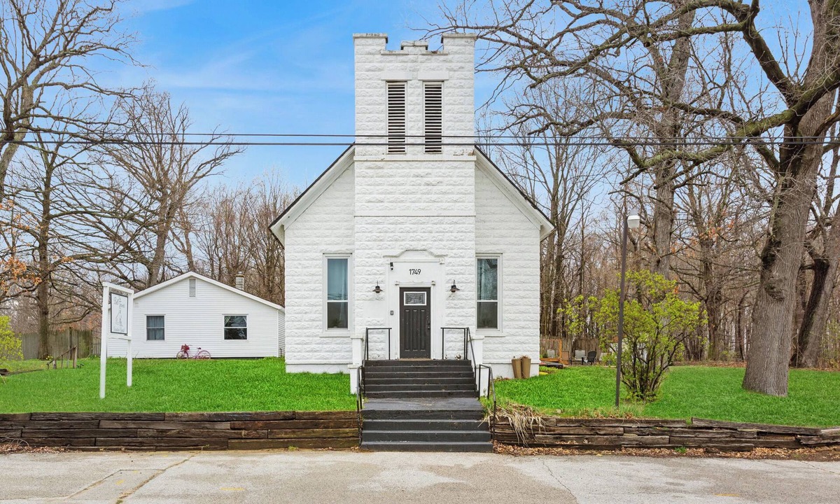 Riverside House | Sanctuary by the Shore, Unique Stay W/Hot Tub by Lake MI