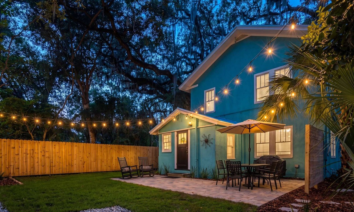 University Heights House | Sanctuary on 3rd | Walk to UF Parking Grill