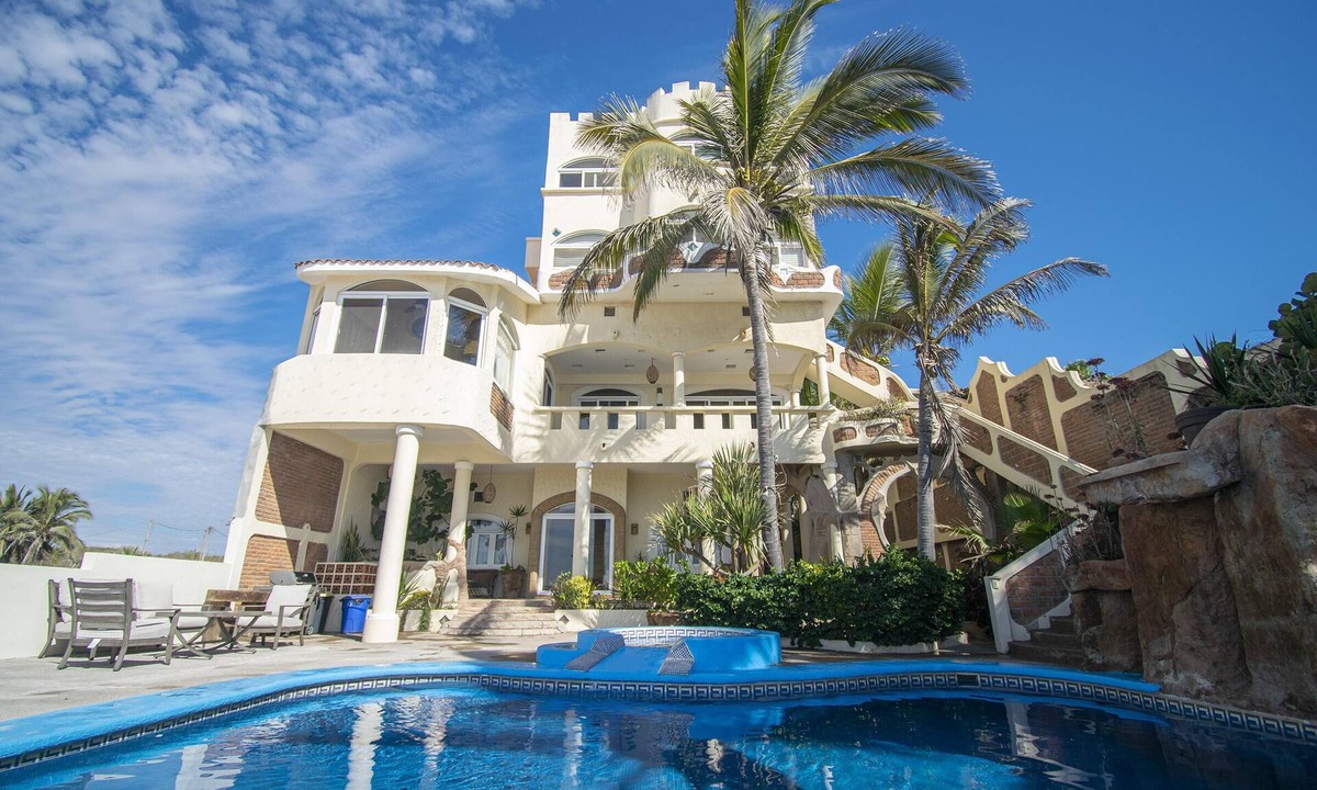 Mazatlan Villa | Sandcastle Beachfront Villa with Pool