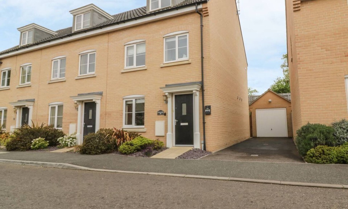 Hollesley House | Sandlings, Hollesley