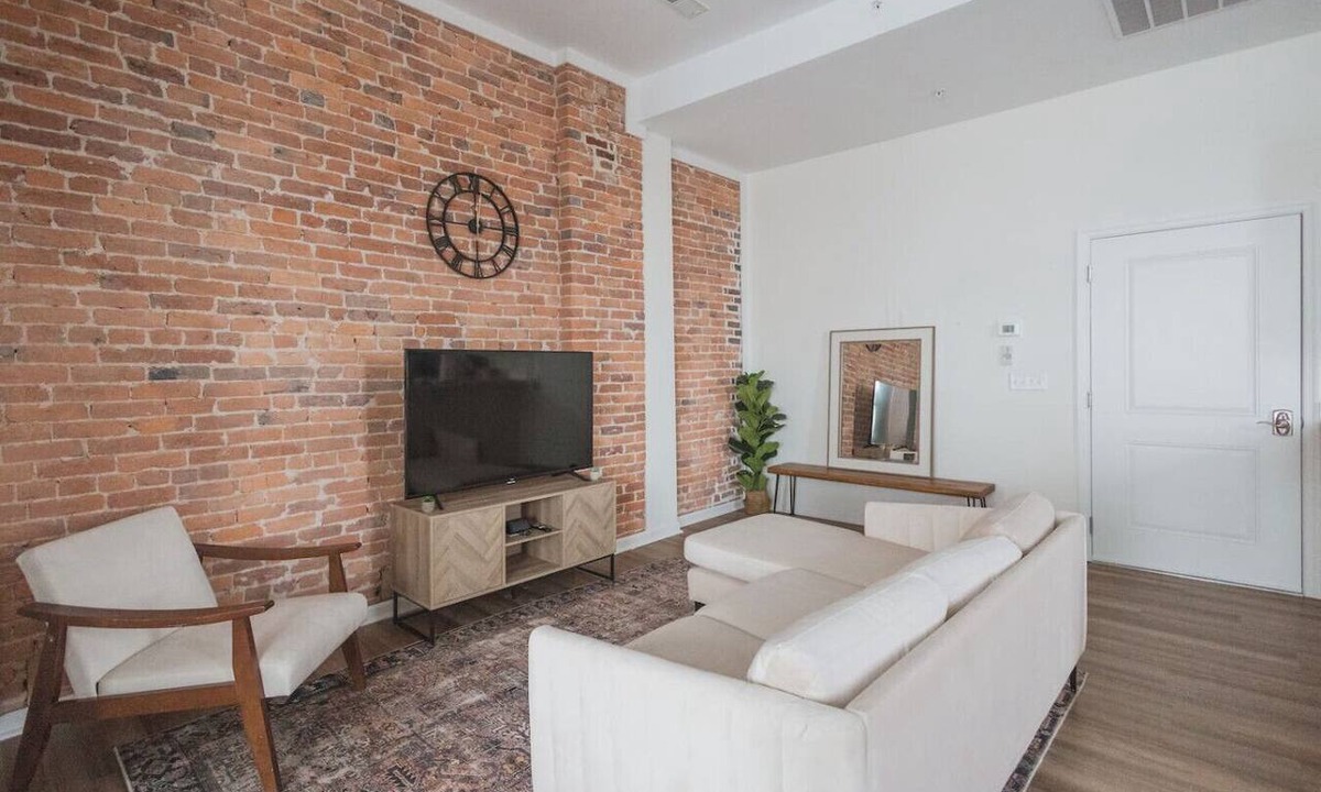 Martinsburg Apartment | Sandringham house- Efficiency Suite