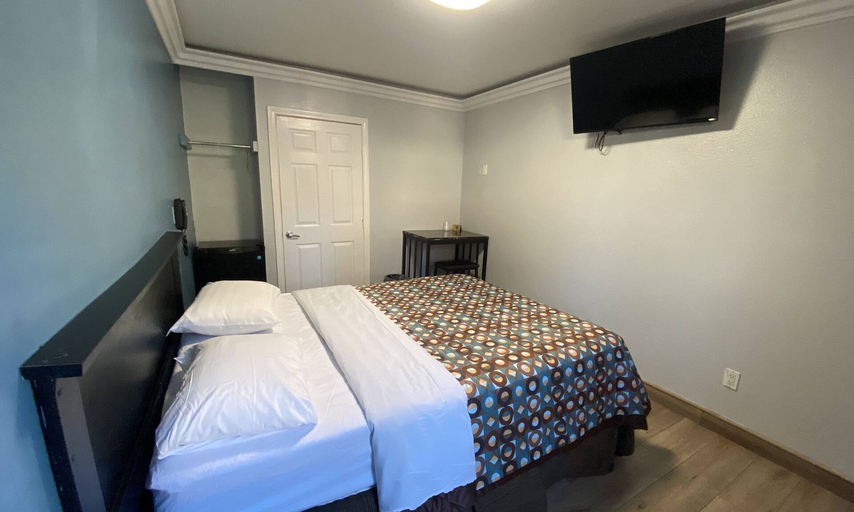 South Gate Hotel | Sands Inn