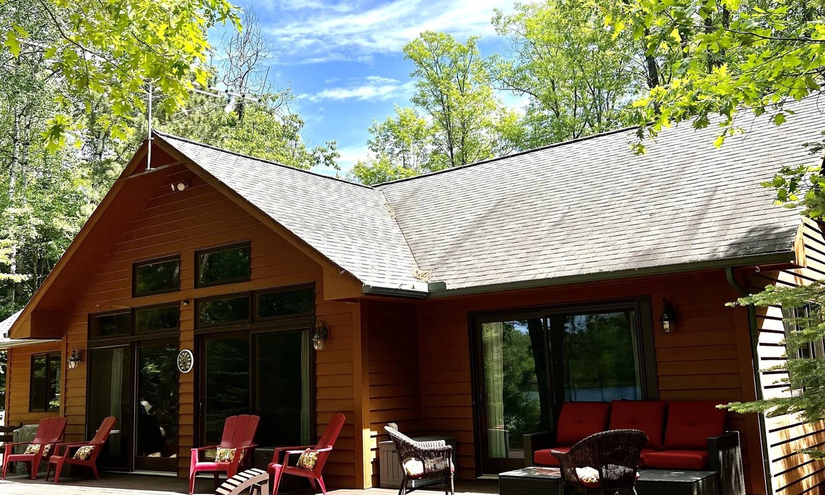 Cable Cabin | Sandy beach, quiet lake, great fishing & beautiful sunsets w/2 kayaks & gameroom
