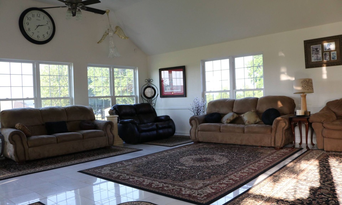 Longtown Villa | Sandy Beaches-Lake Access 6000 sq. ft. -Sleeps 25 9 bedrooms, 4 bathrooms