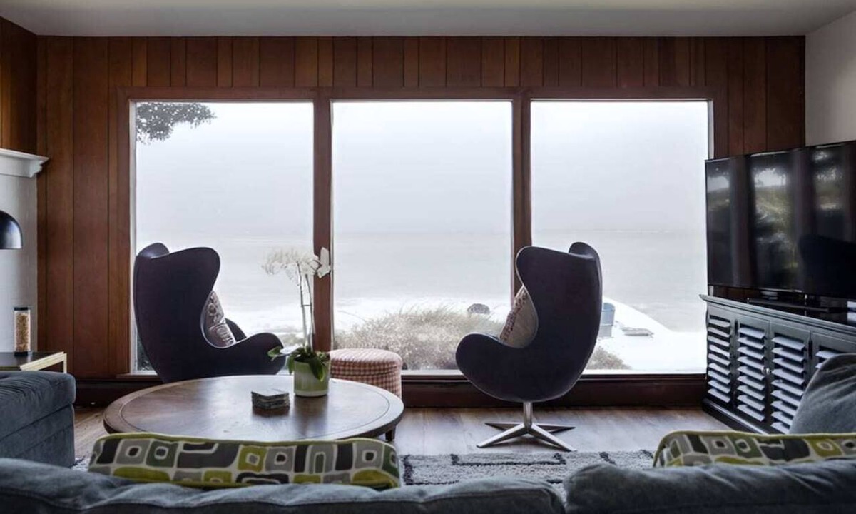 Traverse City Apartment | Sandy Beachfront House on Grand Traverse Bay